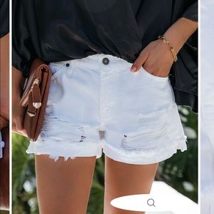 VICI MANGO MID RISE DISTRESSED DENIM SHORTS-M